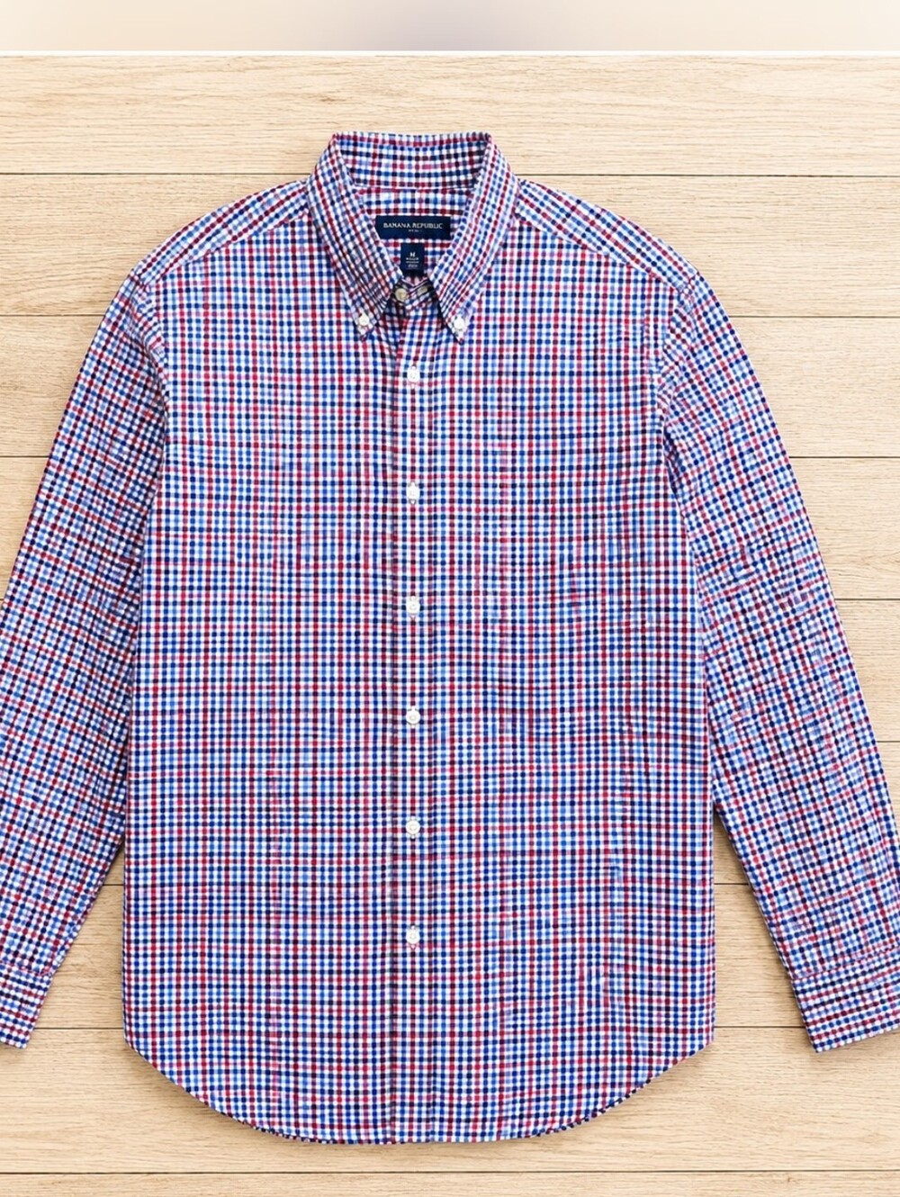 Banana Republic Men's Red and Blue Plaid Button Down Shirt. Size Medium Cotton